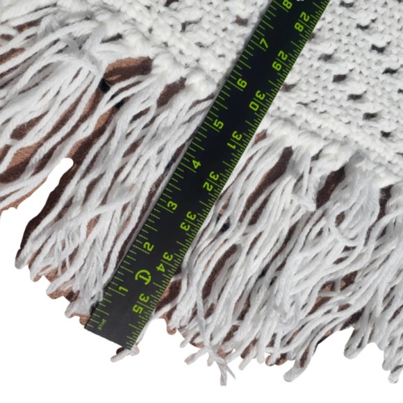 VINTAGE 70s Shawl Crochet Fringed Triangle Handmade Off White Scarf - Picture 3 of 9